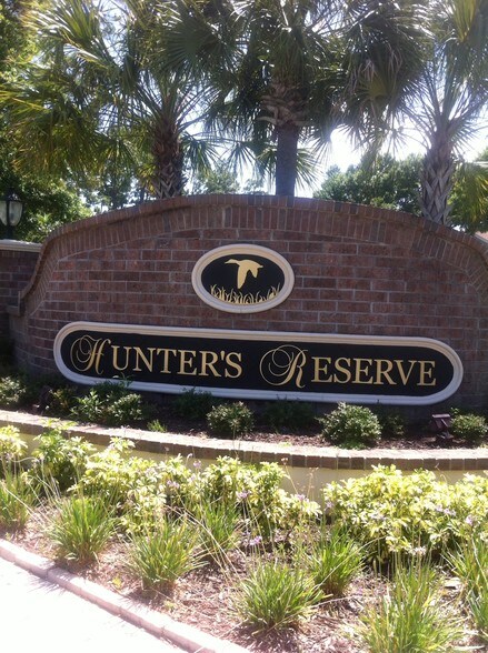 Entrance to Hunter's Reserve - 124 Reserve Cir