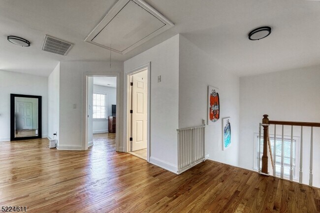 Building Photo - 204 Lorraine Ave