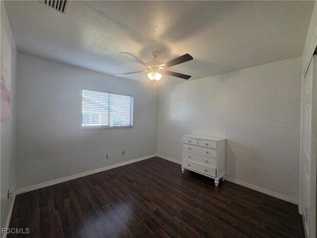 Building Photo - 424 SW 37th Ln