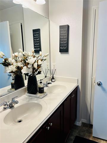 Building Photo - 1308 Divine Dr