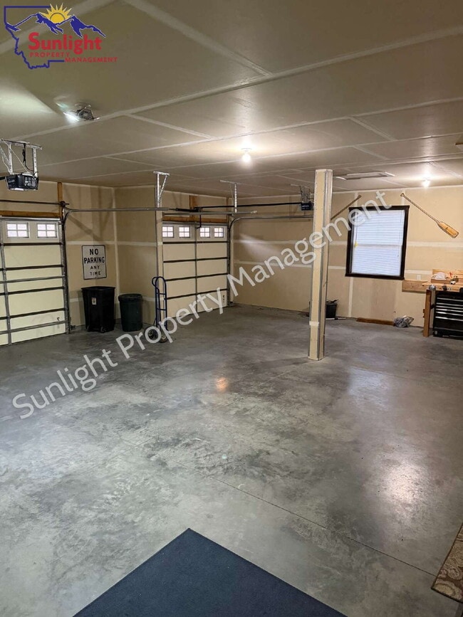 Building Photo - Spacious Country Home with 5 Bedrooms, Movie Room & Stunning Open-Land Views