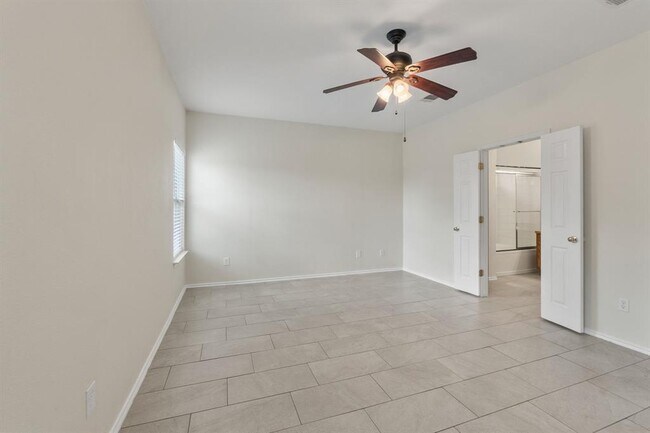 Building Photo - 802 N Creek Blvd