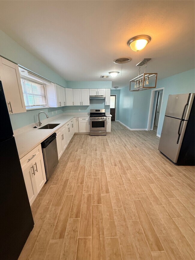Building Photo - 5107 Avenue Q