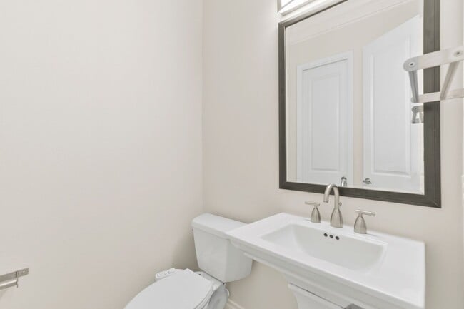 Building Photo - Luxury & Location: Spacious Home Minutes f...