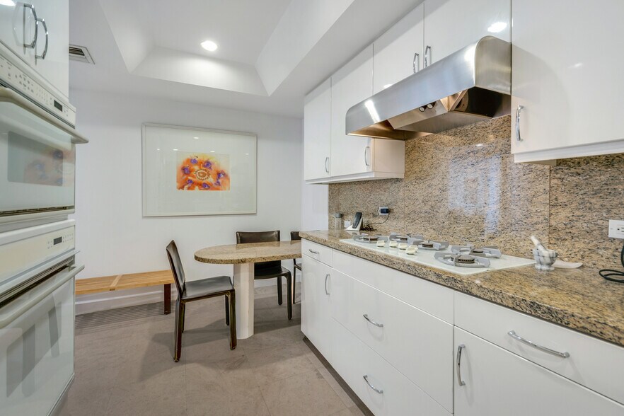 Building Photo - 701 Ocean Ave