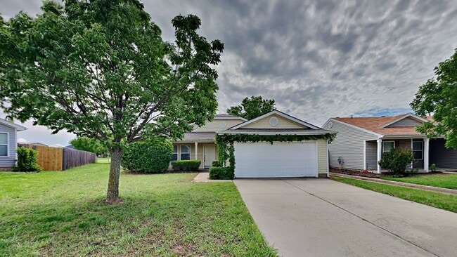 Building Photo - 3 Bedroom 2 Bath with 2 Car Garage - Moore...