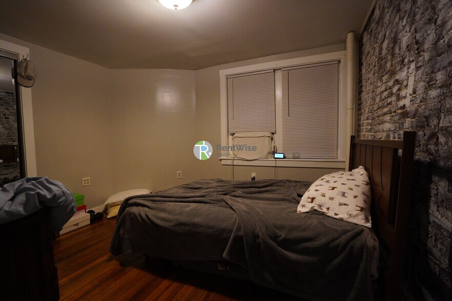 Building Photo - 72 Revere St