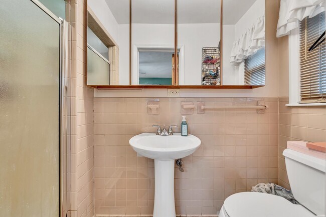 Building Photo - 6734 McKinney St