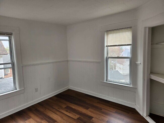 Building Photo - Spacious 4-Bedroom Apartment in Nashua, NH - Don't Miss Out!