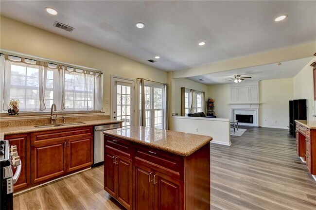 Building Photo - 435 Leasingham Way