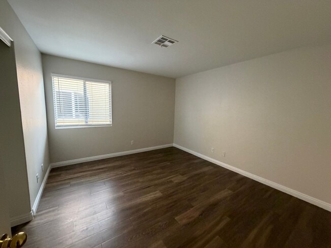 Building Photo - 3 bedroom single story home with no HOA