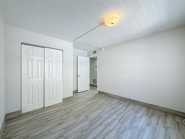 Building Photo - 337 Kenilworth Blvd