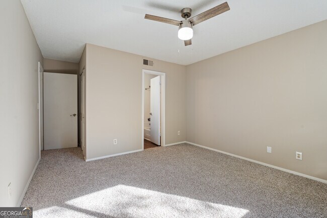 Building Photo - 580 Northridge Crossing Dr