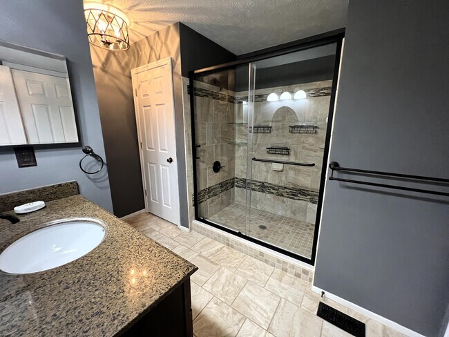 Building Photo - 7115 Sweetwater Dr