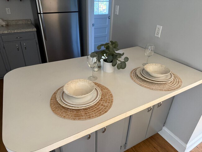 Building Photo - Beautiful Brick Three Bedroom Home!