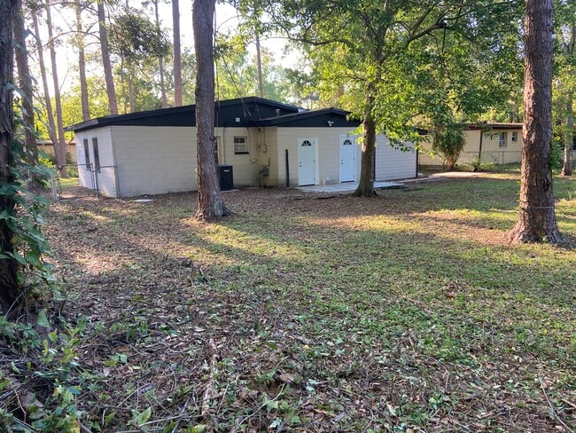 Building Photo - 2847 NE 13th Dr