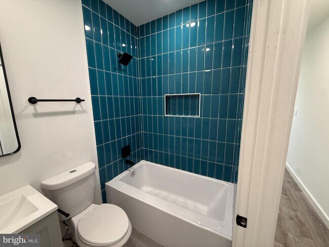 Building Photo - 6366 Rogers Ave