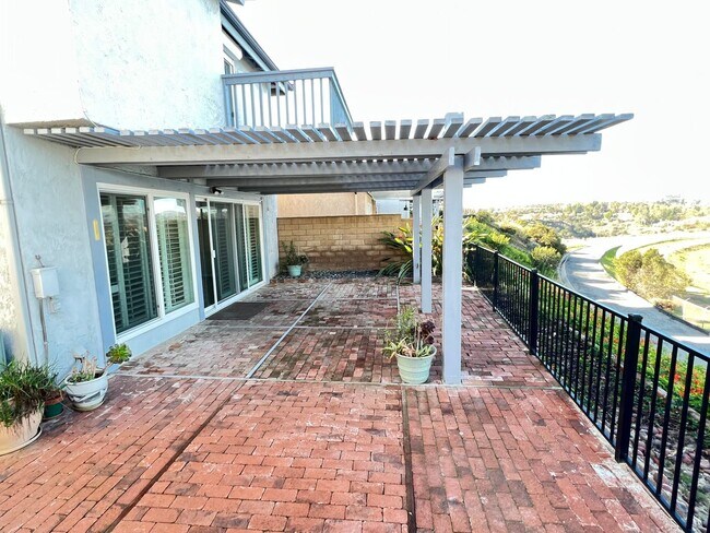 Building Photo - Dazzling Lake Summit Lake View Single Family Home!