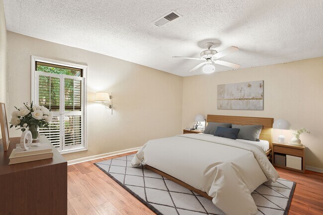 Building Photo - 9 Lakeview Manor
