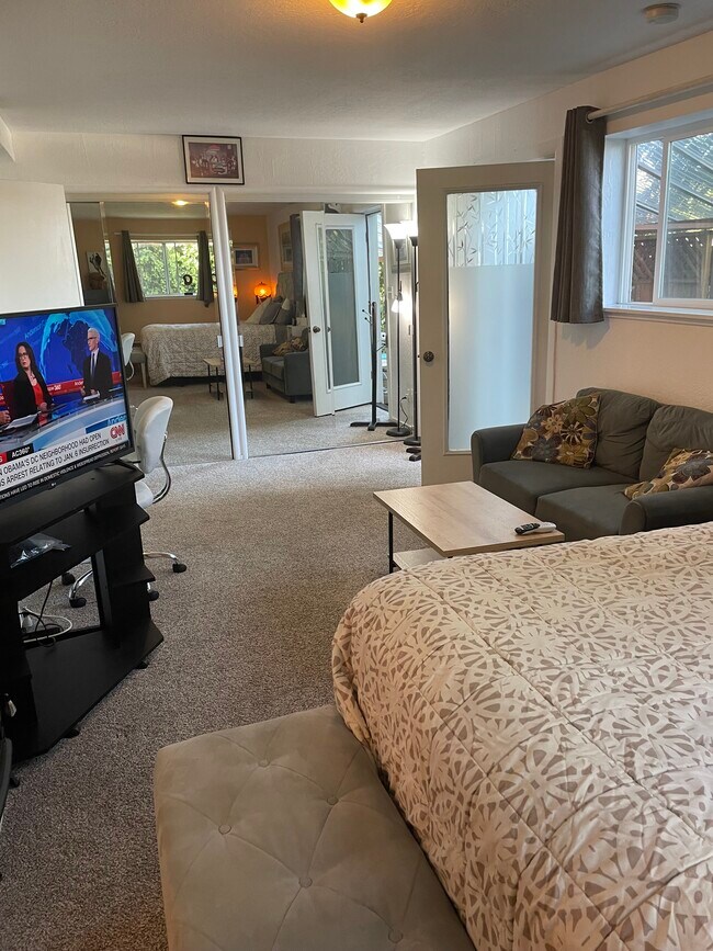 BR#1 w/40” TV, electric fireplace, door. - 27 Graceland Dr