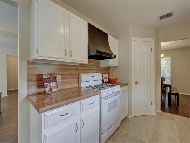 Building Photo - 7601 Hawkeye Dr
