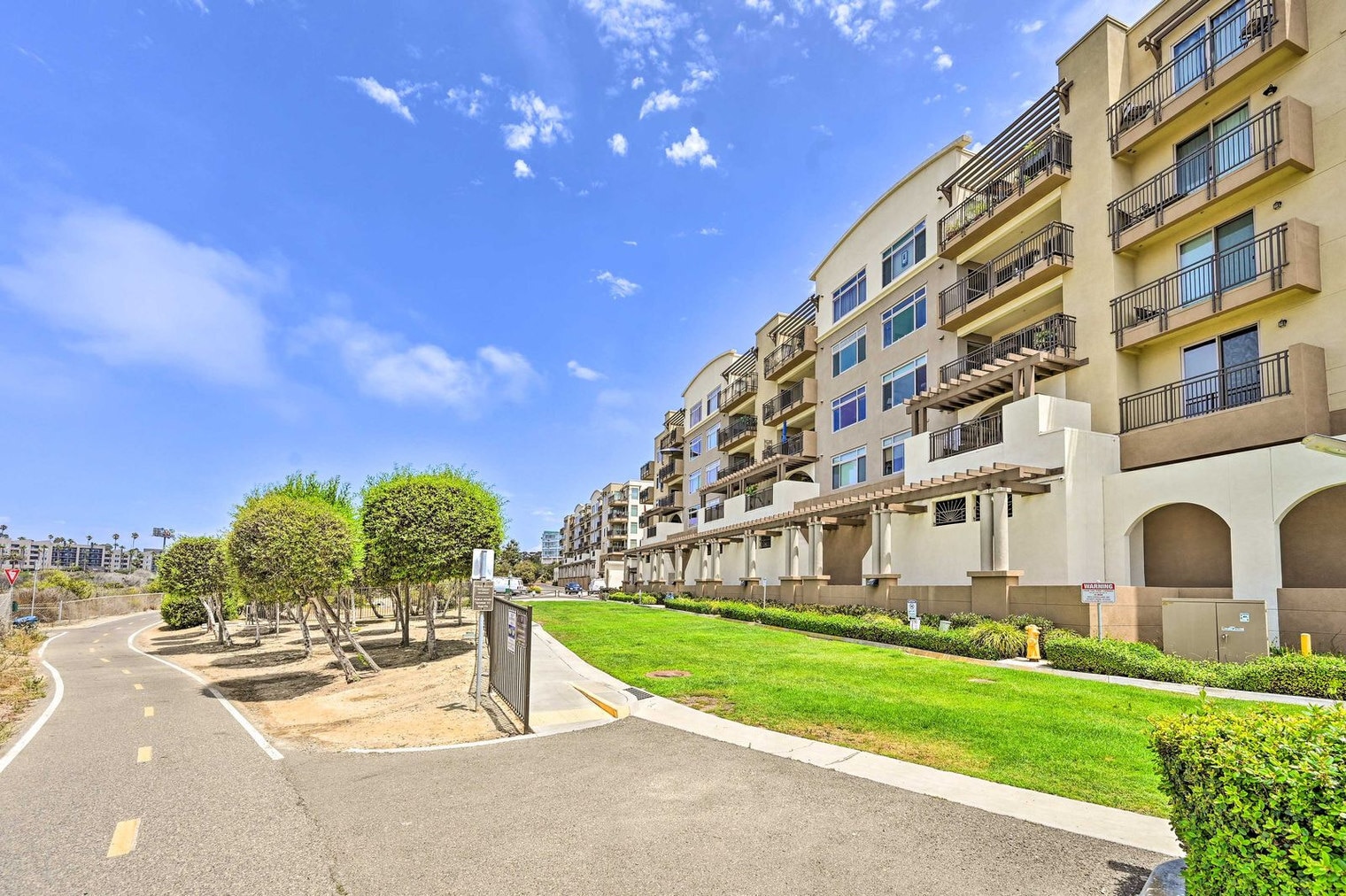 Building Photo - 1016 Costa Pacifica Way