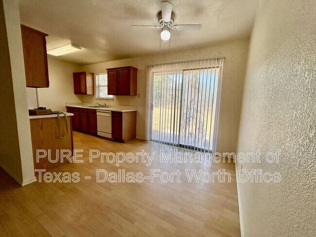 Building Photo - 824 Blue Ridge Dr