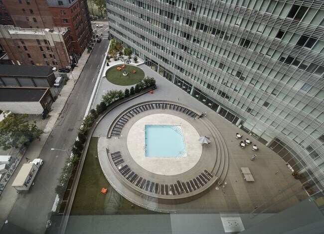 Building Photo - 550 W 54th St