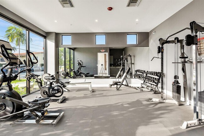 Building Photo - 2100 Miami Rd