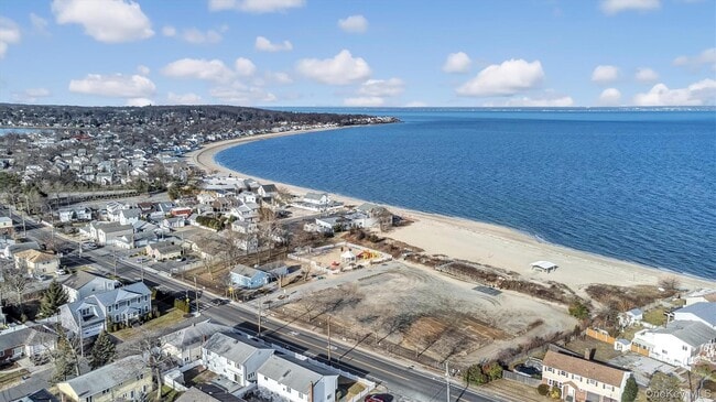 Building Photo - 19 7th St