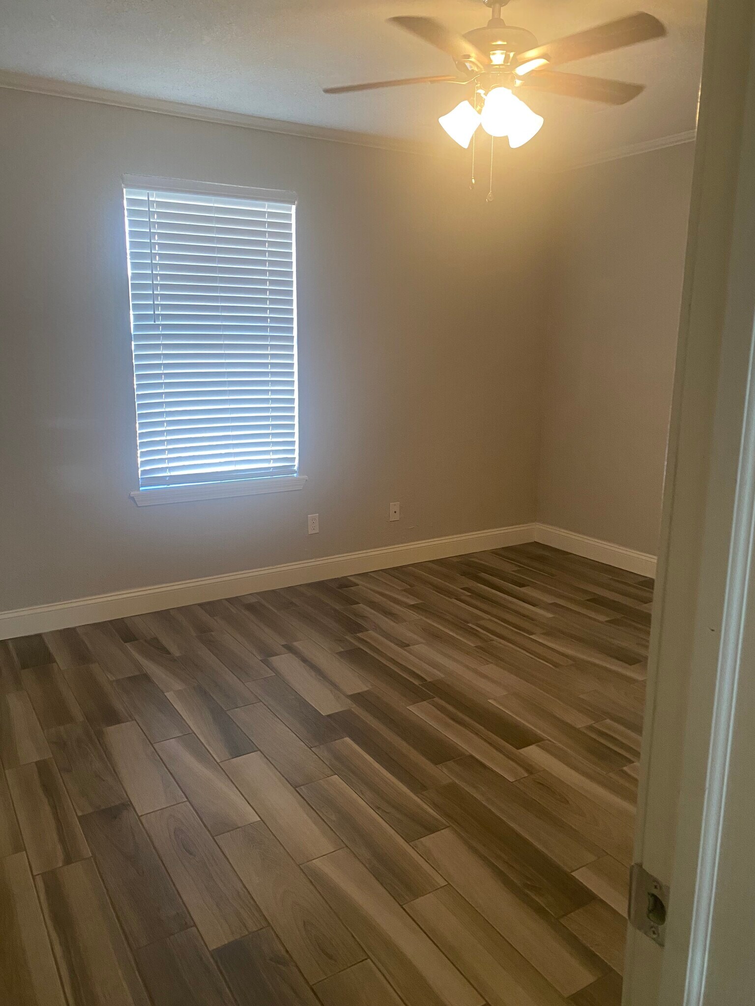 Building Photo - 828 Hardy Springs Cir