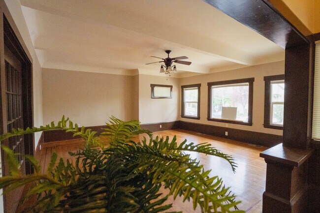 Large living room - 2406 P St