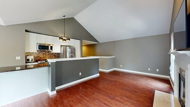 Building Photo - 5615 Hampshire Ln