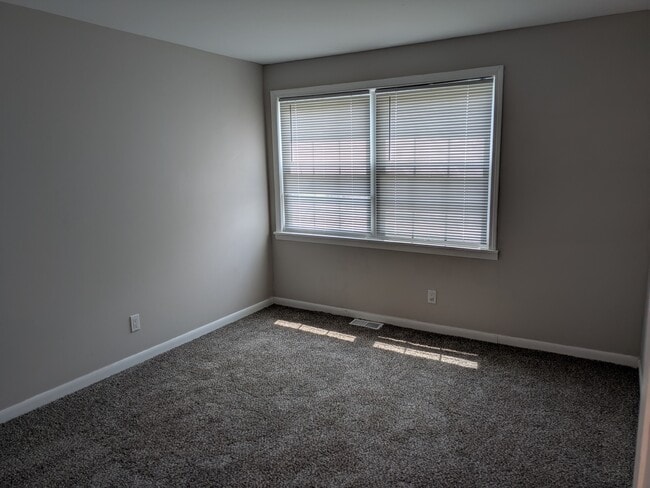 Building Photo - 16H Fernwood Dr