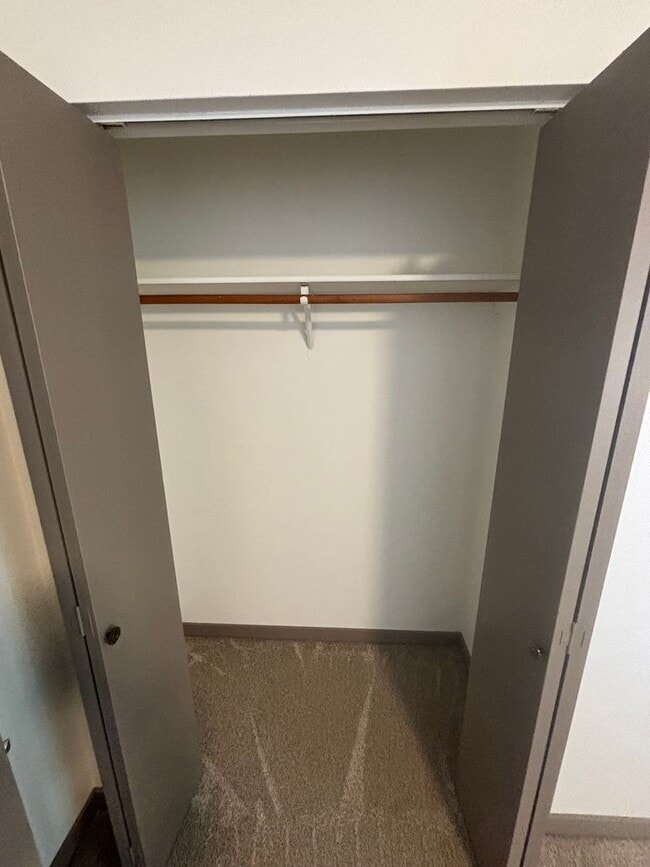 Building Photo - Remodeled Midtown Apartment (APP#244)