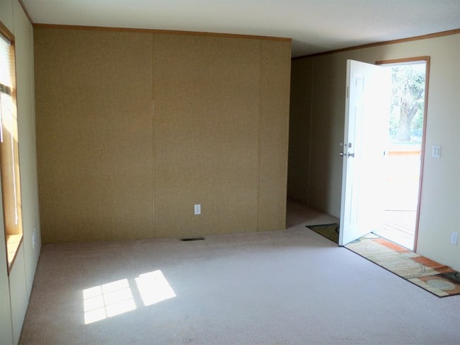 Building Photo - 2034 Hillner Ln