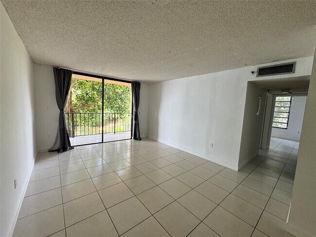 Building Photo - 9688 Fontainebleau Blvd