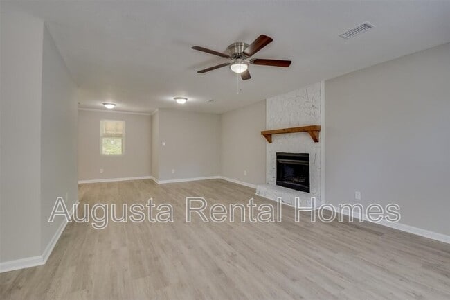 Building Photo - 2317 Woodsman Dr