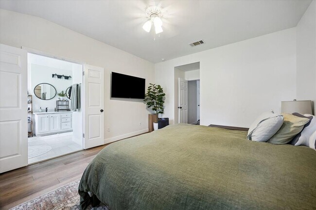 Building Photo - 9321 Linkmeadow Dr