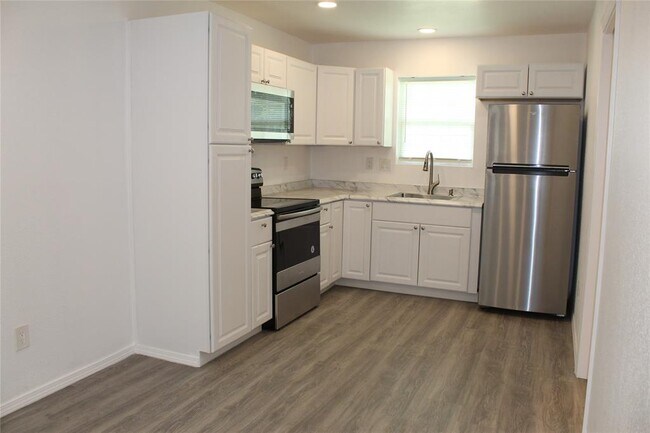 Building Photo - 229 Neyland St