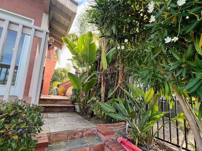 Building Photo - 150 Flying Mist Isle