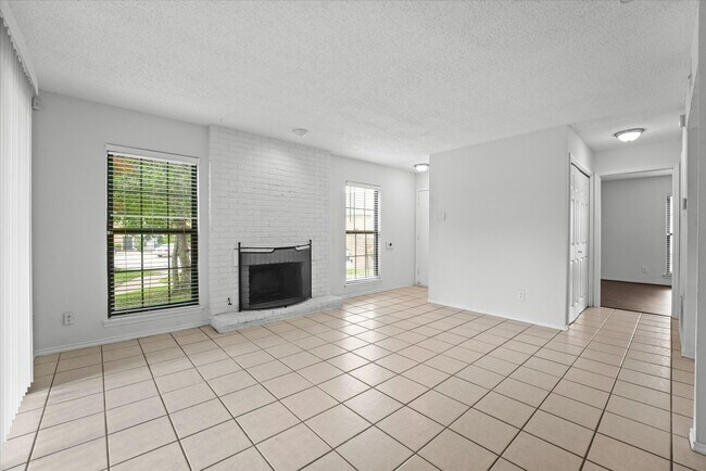 Building Photo - 15151 Berry Trl