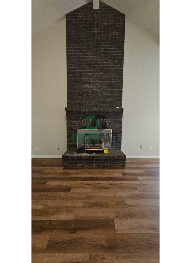 Building Photo - Now Available! Spacious 3 Bedroom, 2 Bathroom Home.