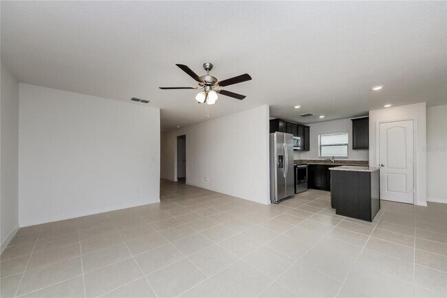 Building Photo - 1467 Swan Lake Cir