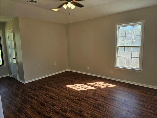 Building Photo - 503 W 12th St