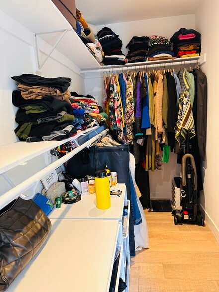 Building Photo - 2460 Glenrose Ave