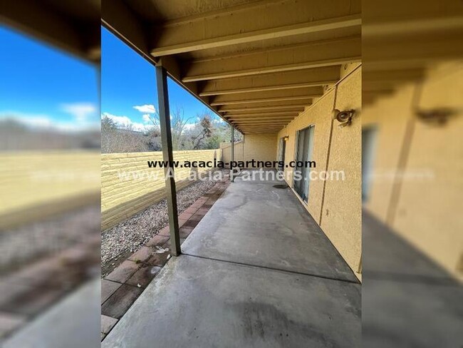 Building Photo - Eastside Townhome