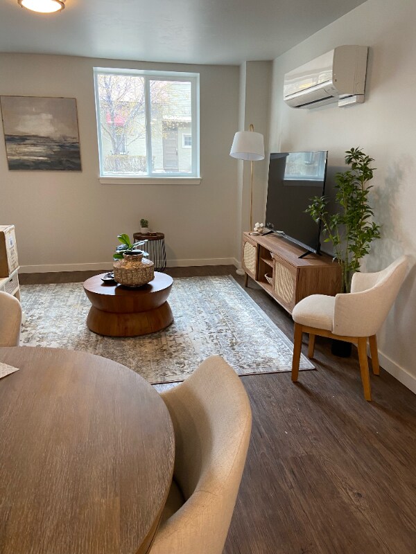 Building Photo - 200 Hickory St