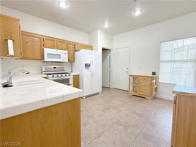 Building Photo - 9824 Garamound Ave