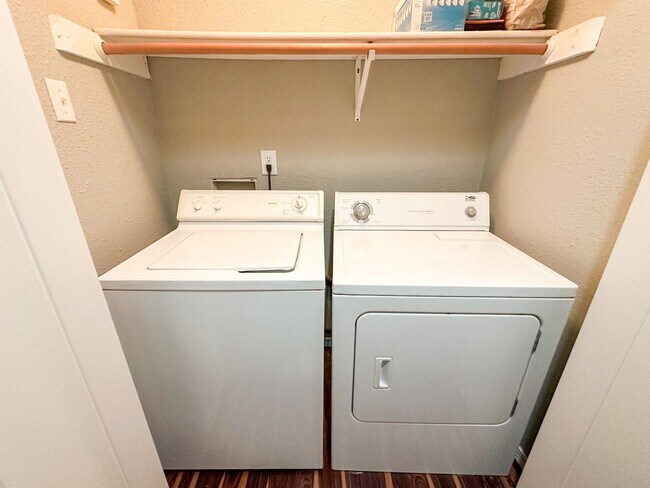 Building Photo - 2-Bedroom, 2-Bathroom Condo at District-12!!